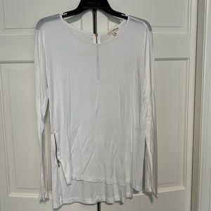 WHITE LONG SLEEVE TOP! Cute with leggings!
